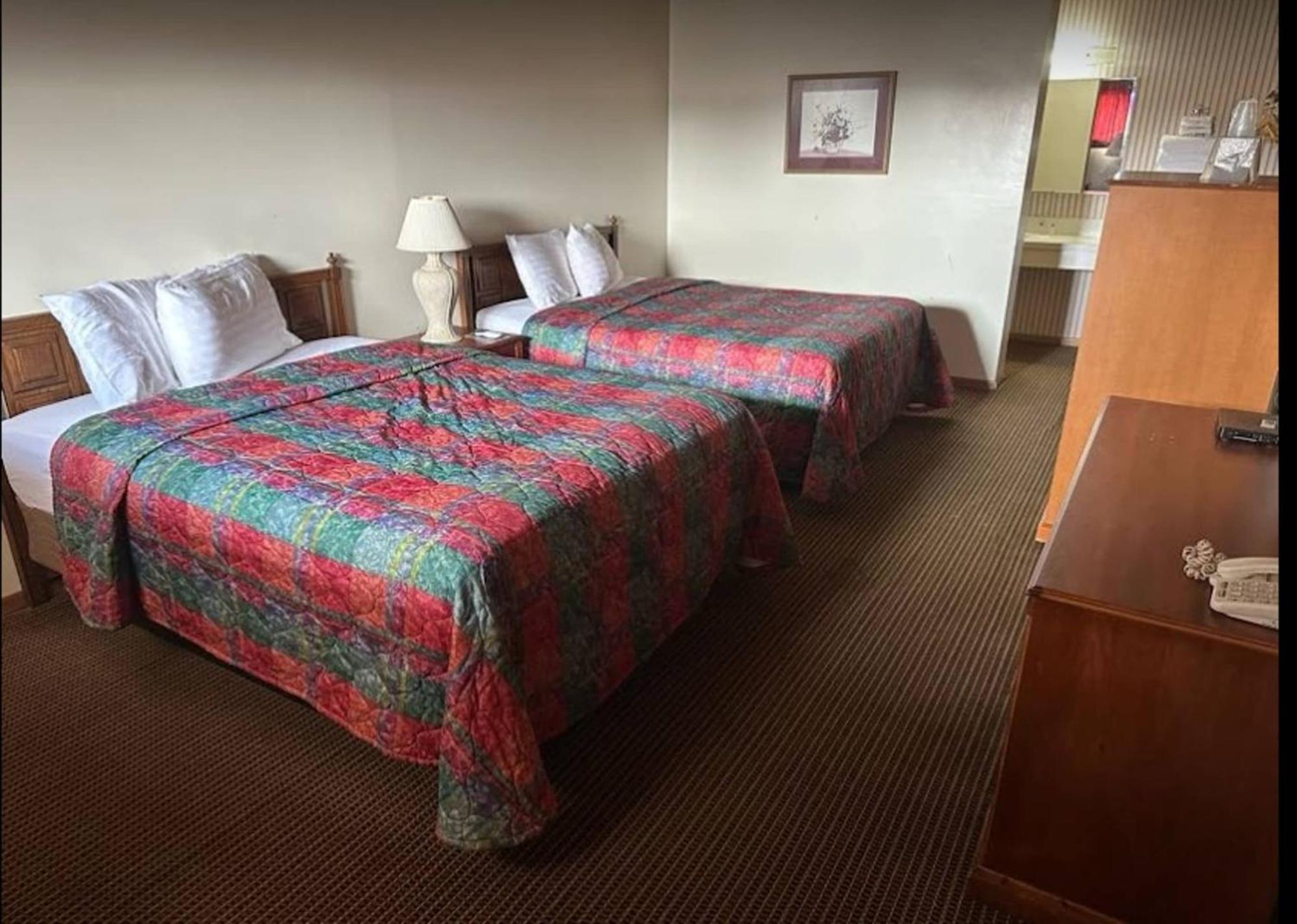 Love Hotels Western Holiday By Oyo At Harlan Lake Ne Alma Eksteriør billede