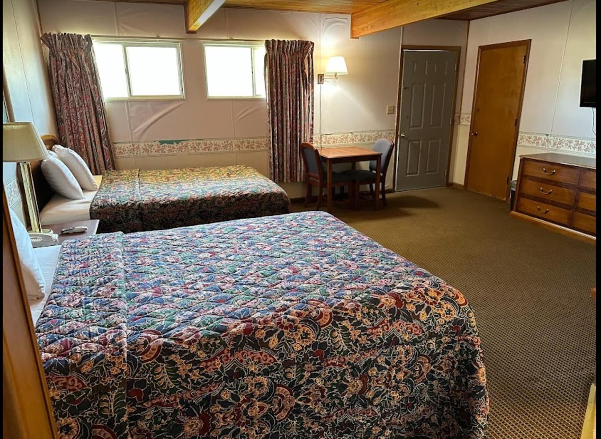 Love Hotels Western Holiday By Oyo At Harlan Lake Ne Alma Eksteriør billede
