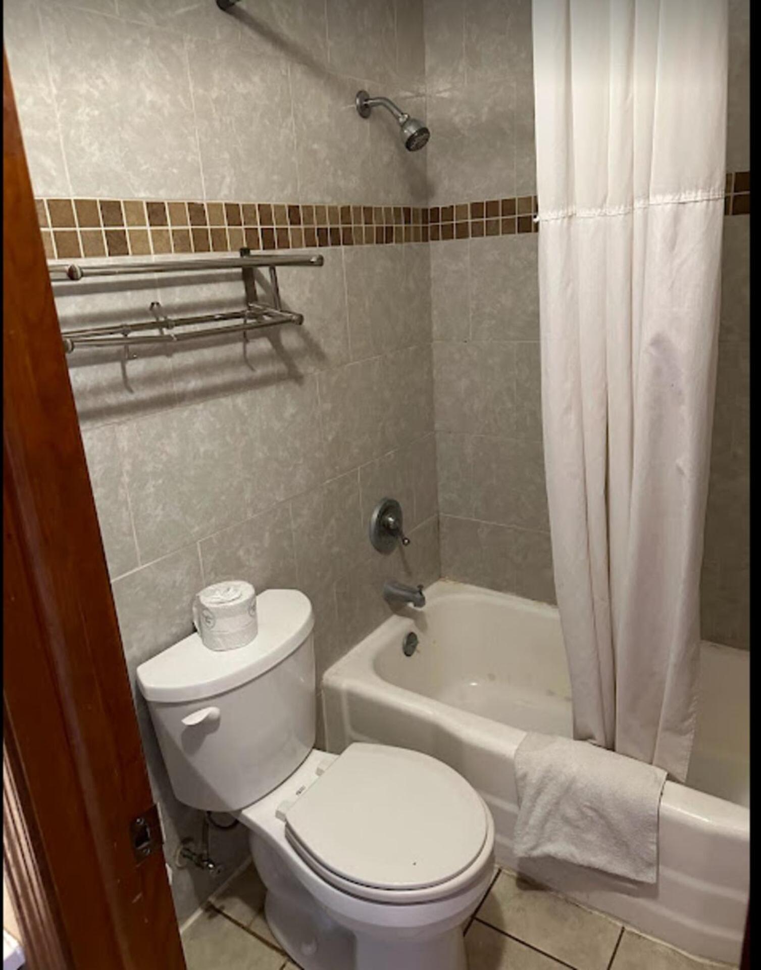 Love Hotels Western Holiday By Oyo At Harlan Lake Ne Alma Eksteriør billede