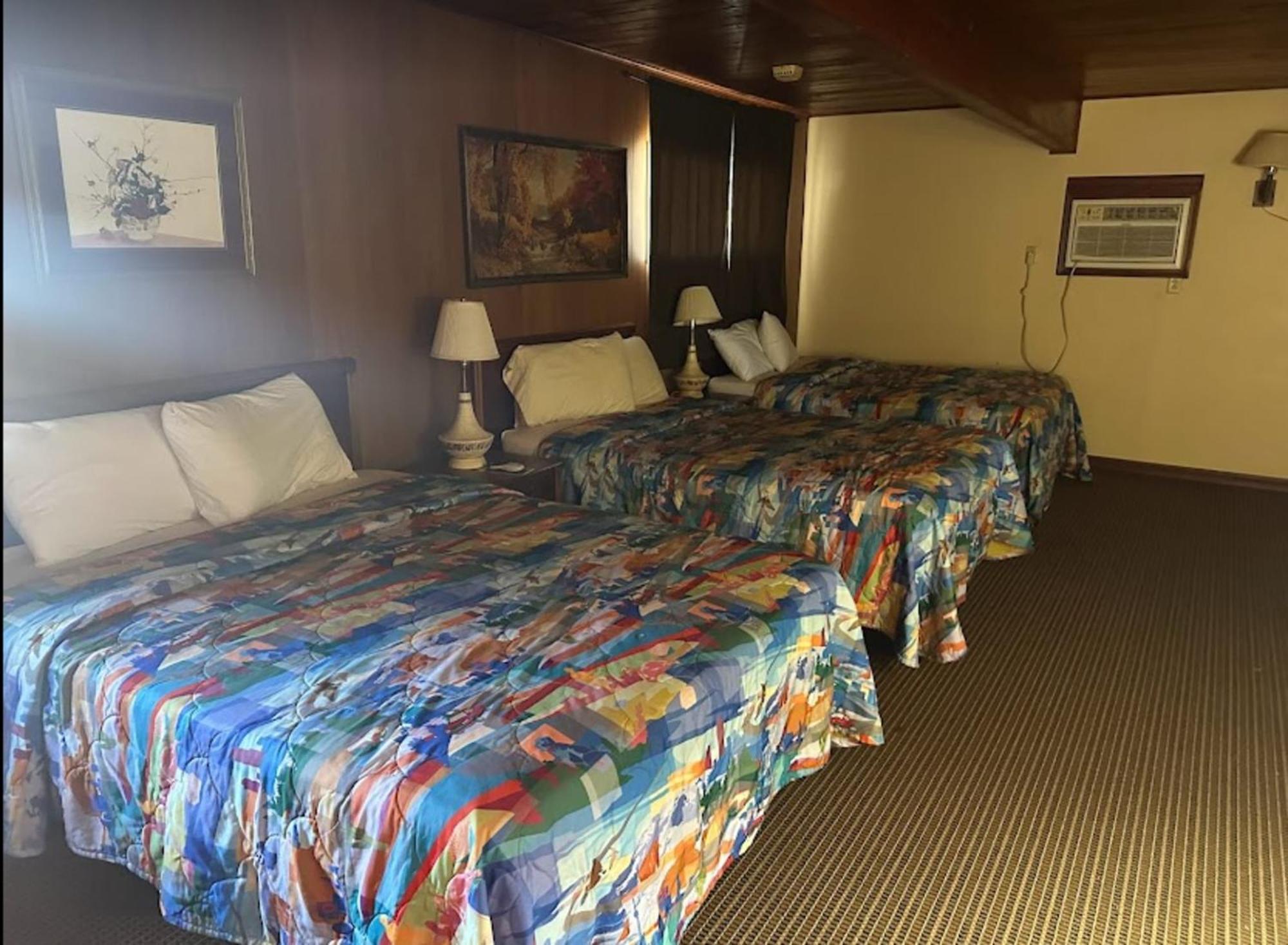 Love Hotels Western Holiday By Oyo At Harlan Lake Ne Alma Eksteriør billede