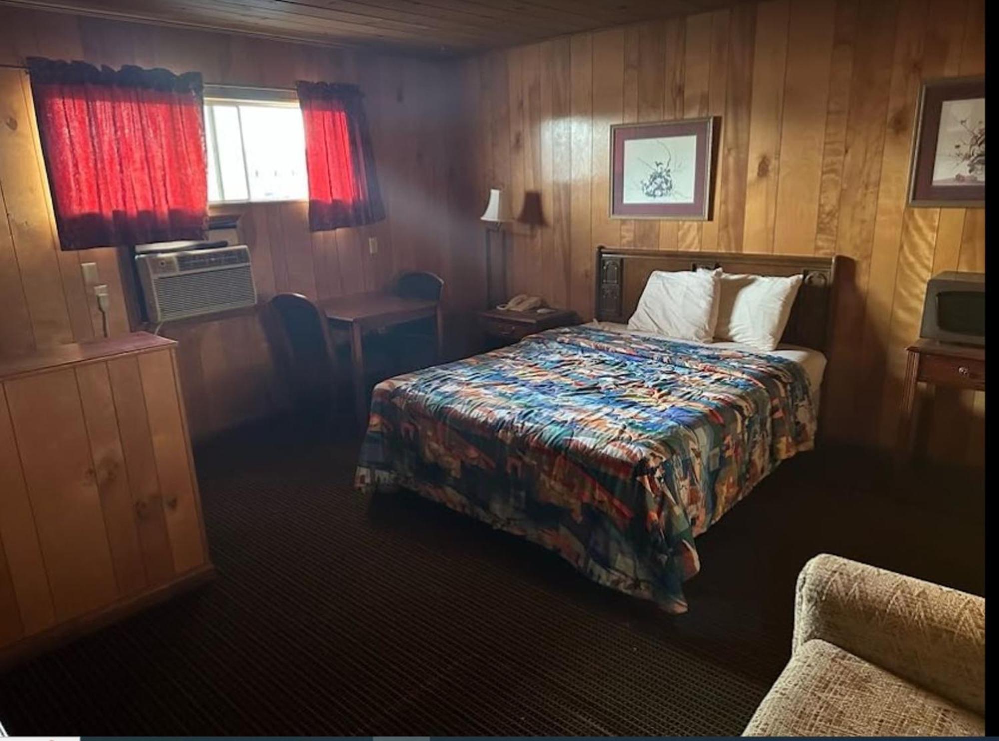 Love Hotels Western Holiday By Oyo At Harlan Lake Ne Alma Eksteriør billede