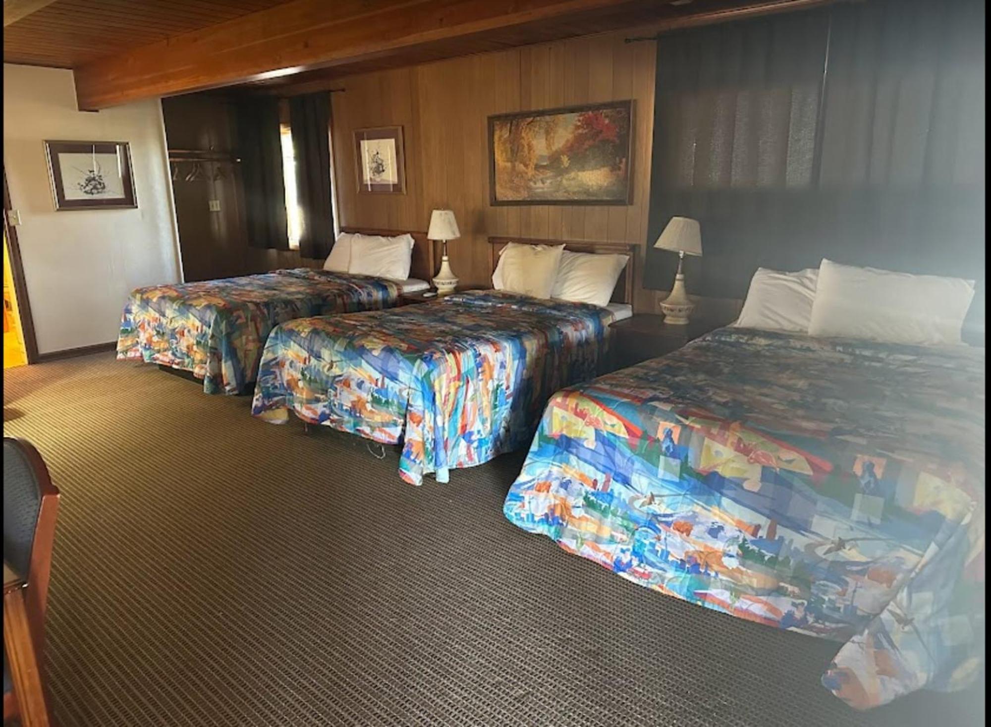Love Hotels Western Holiday By Oyo At Harlan Lake Ne Alma Eksteriør billede
