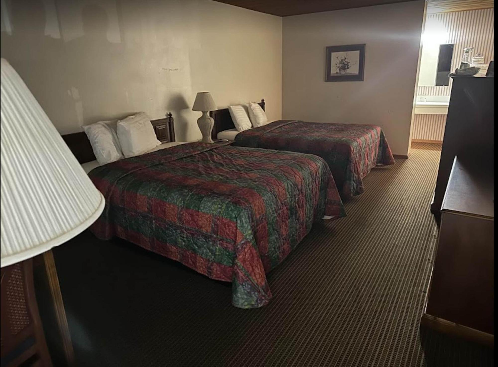 Love Hotels Western Holiday By Oyo At Harlan Lake Ne Alma Eksteriør billede