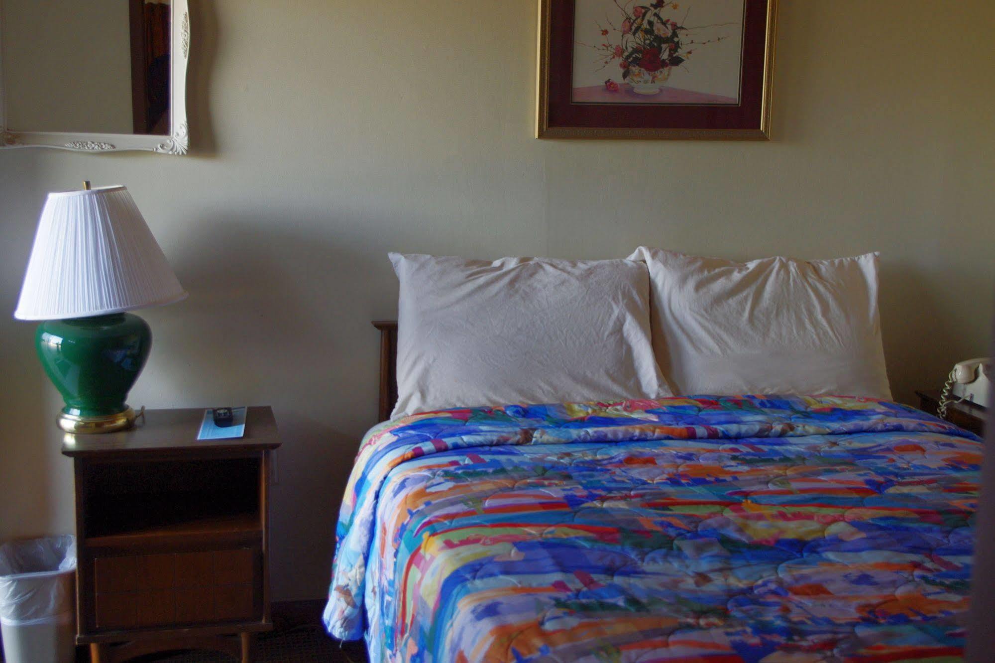 Love Hotels Western Holiday By Oyo At Harlan Lake Ne Alma Eksteriør billede